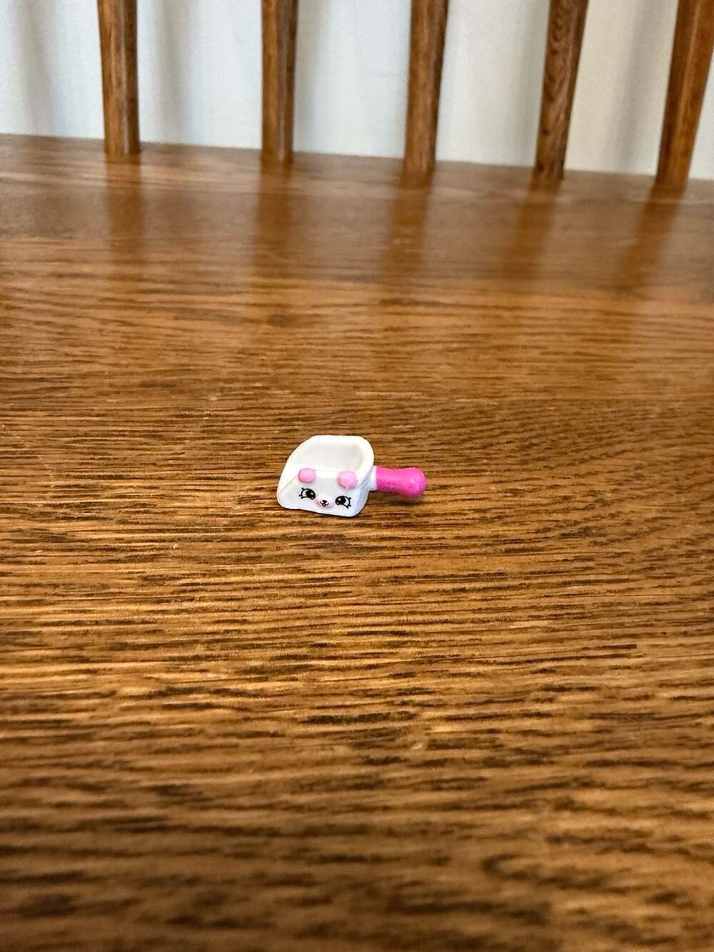 Shopkins White Scoop Figure Miniature Toy